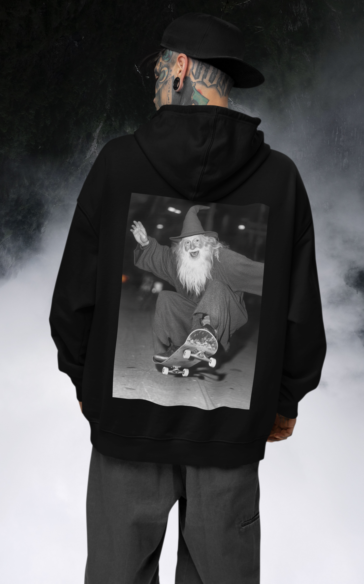 Hoodie_Happy_skateboarding_Wizard_Backprint_Glücklicher_skateboardender_Zauberer