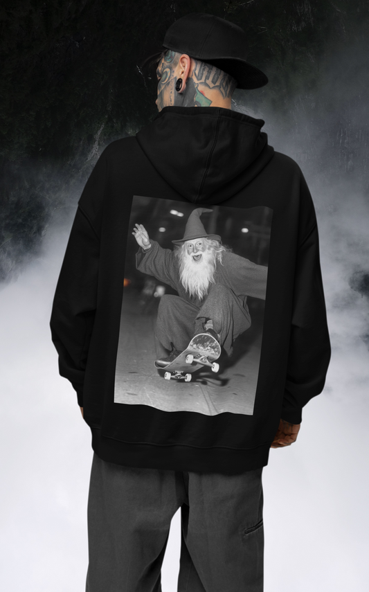 Hoodie_Happy_skateboarding_Wizard_Backprint_Glücklicher_skateboardender_Zauberer
