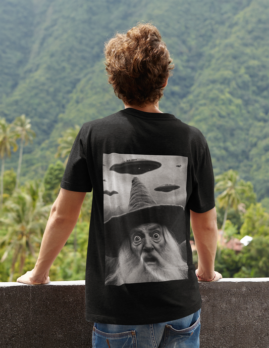 T-Shirt Unisex Funny Wizard with Ufos Backprint lustiger Zauberer mit Ufos